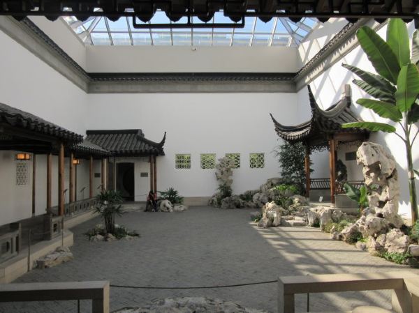 在博物馆内逛累了,在明轩坐坐实在是一种享受.