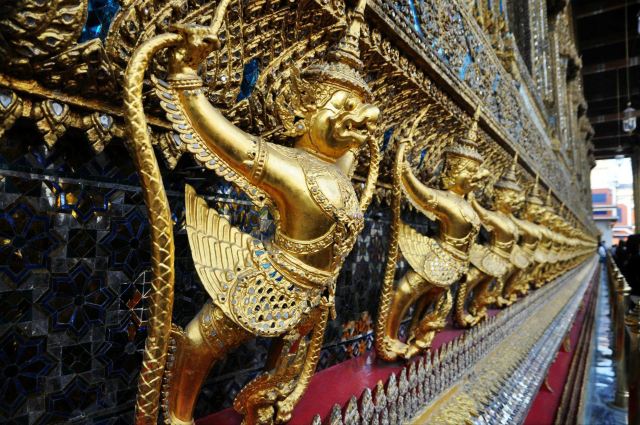 玉佛寺外围饰边,金翅鸟(迦楼罗),泰国国徽