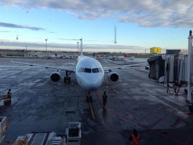 ac405航班 蒙特利尔特鲁多国际机埸 正点到达多伦多皮尔逊国际机场