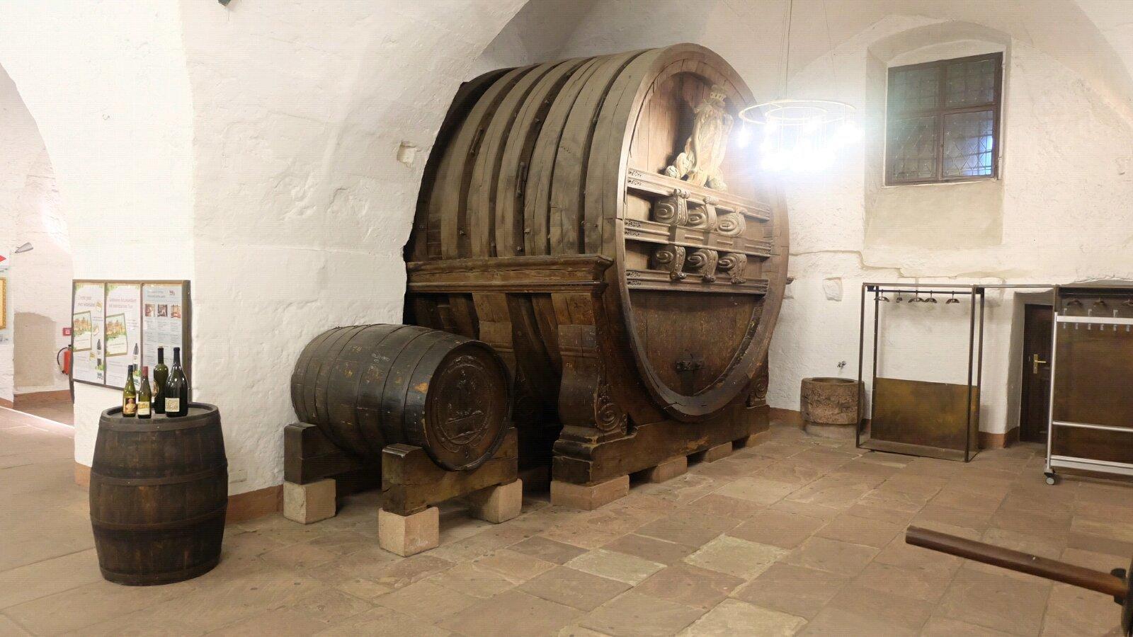 城堡内著名的大酒桶,不过这只是第二大. 海德堡城堡