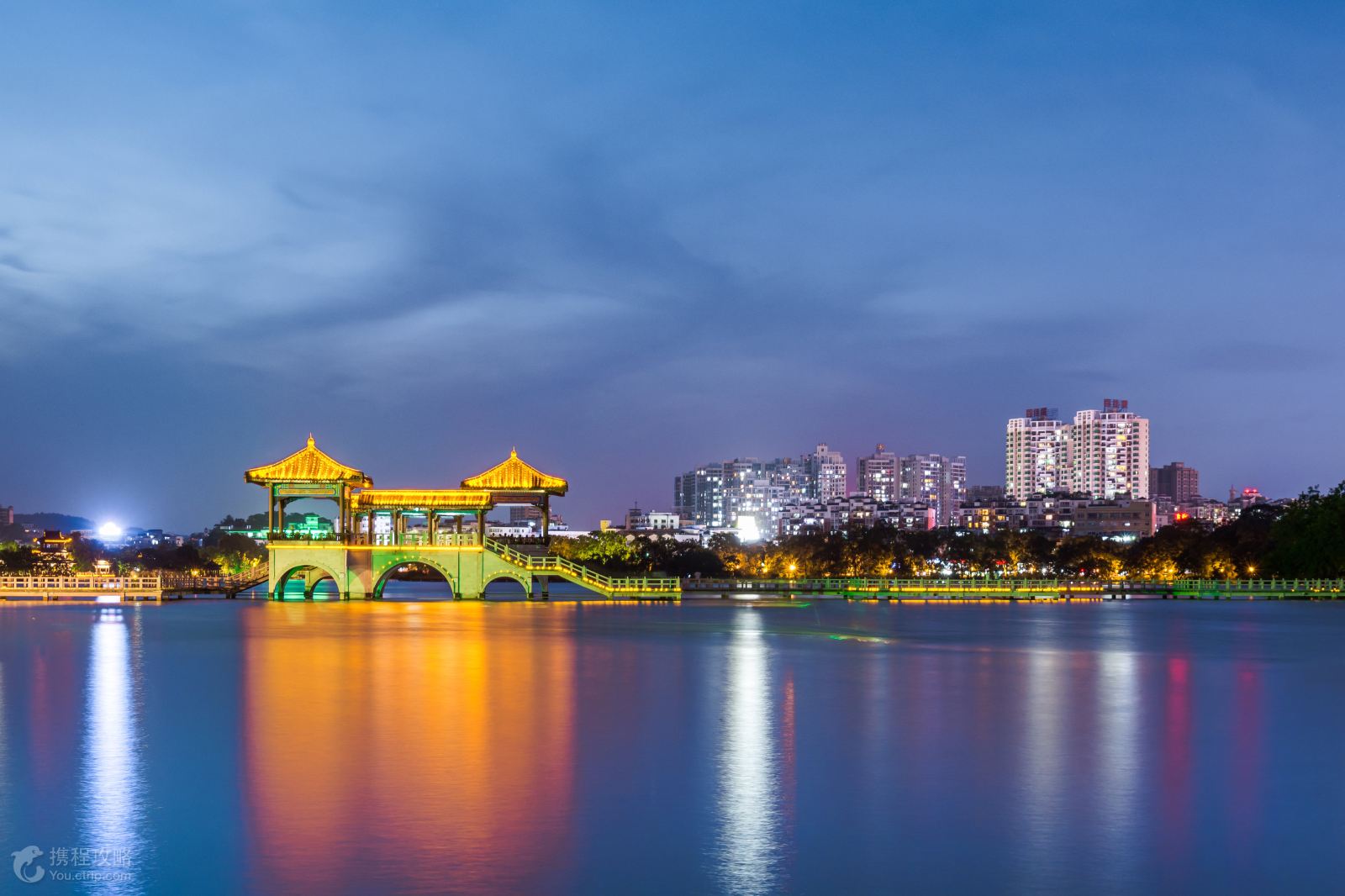 360万平湖岛环绕,湖居生态豪宅