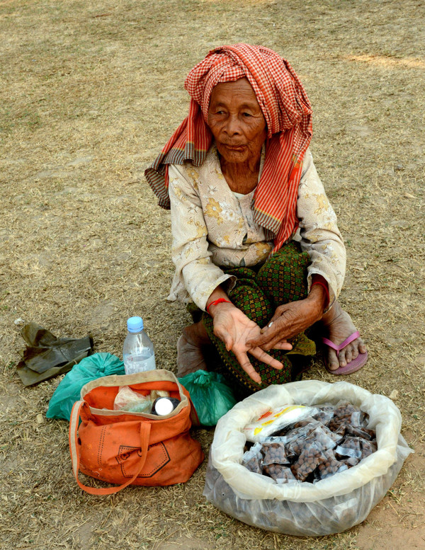 印度征服者混填娶柬埔寨部落女,引入印度衣著,宗教文化,建扶南國,現在