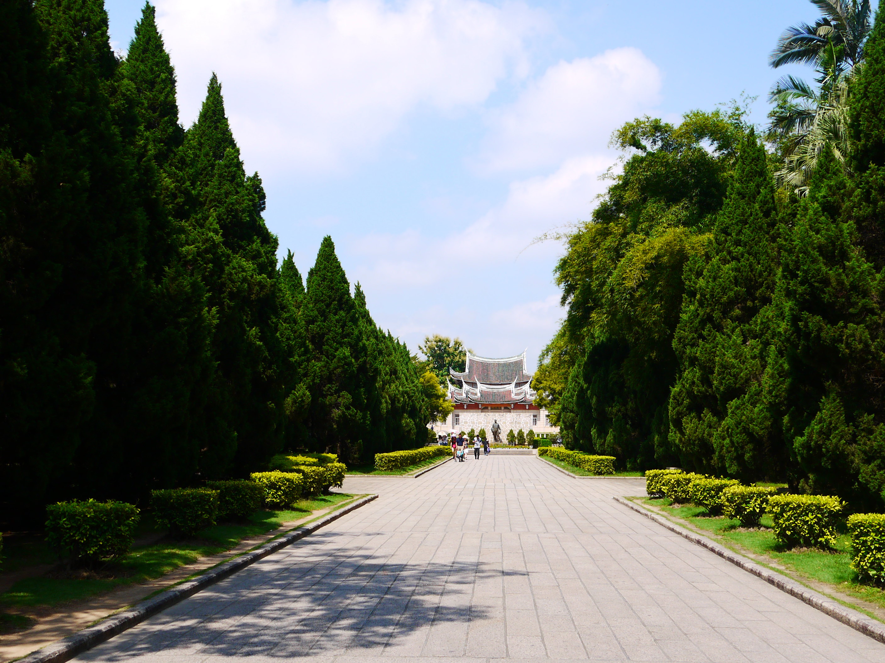 集美學村 集美大學的嘉庚校區,比較破,也就這個禮堂看著還可以,補過