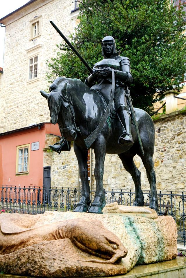 圣乔治屠龙雕像