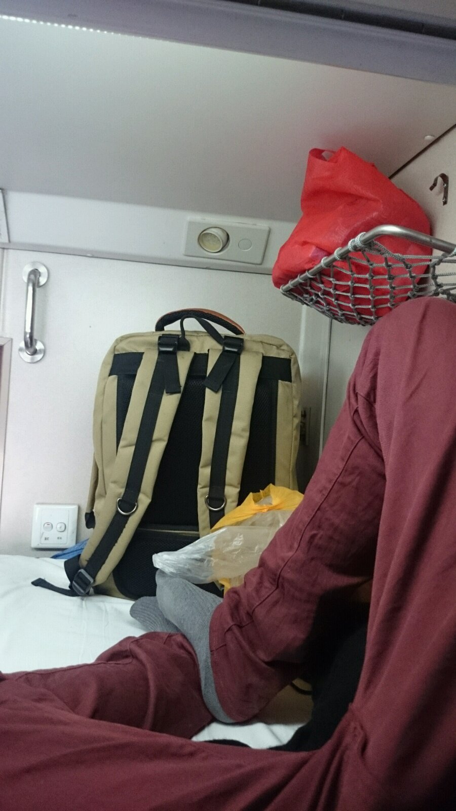 可能是第一次坐火车硬卧,楼主