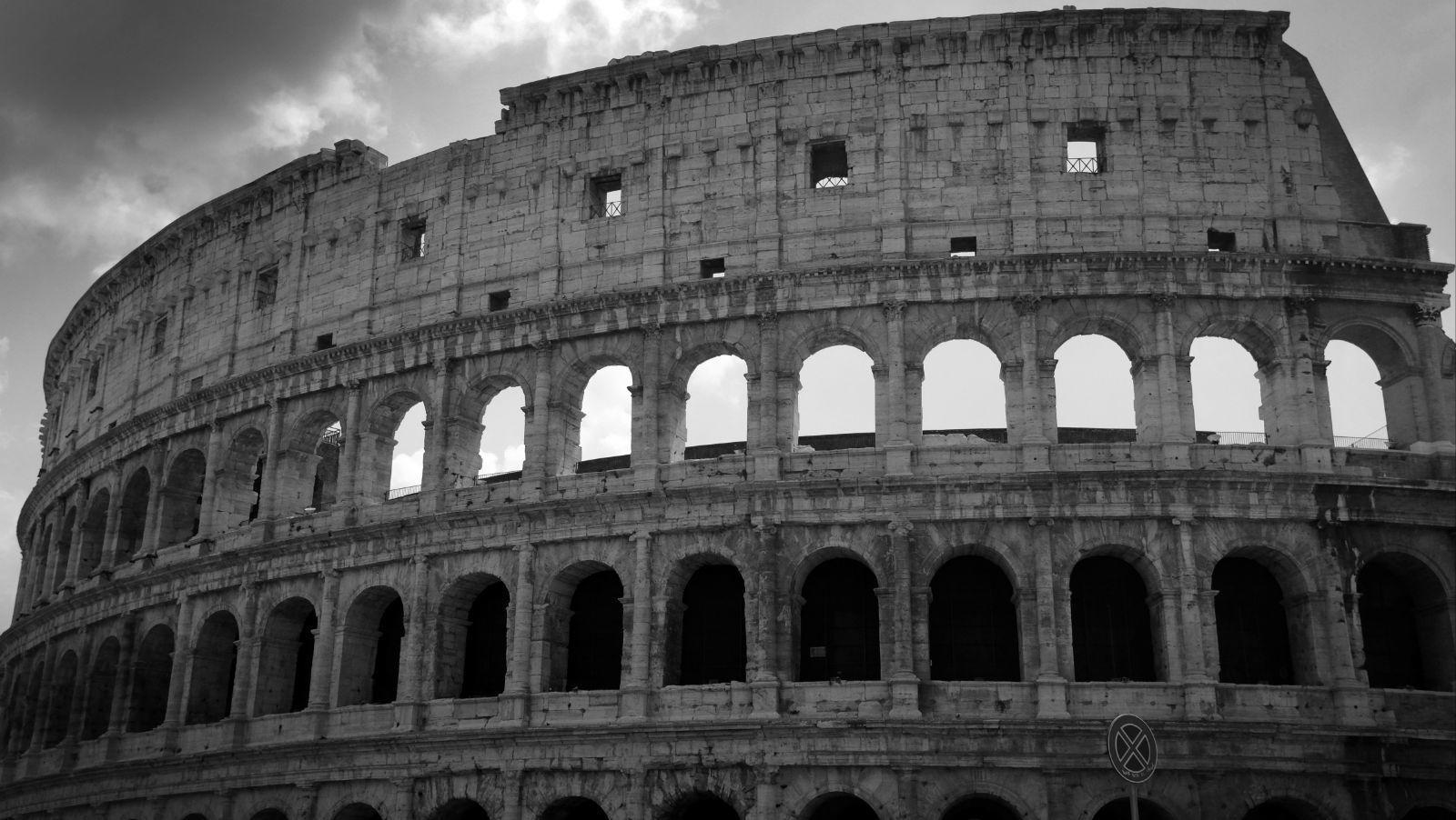 斗兽场经典的"叠柱式"立面就这样诞生了.