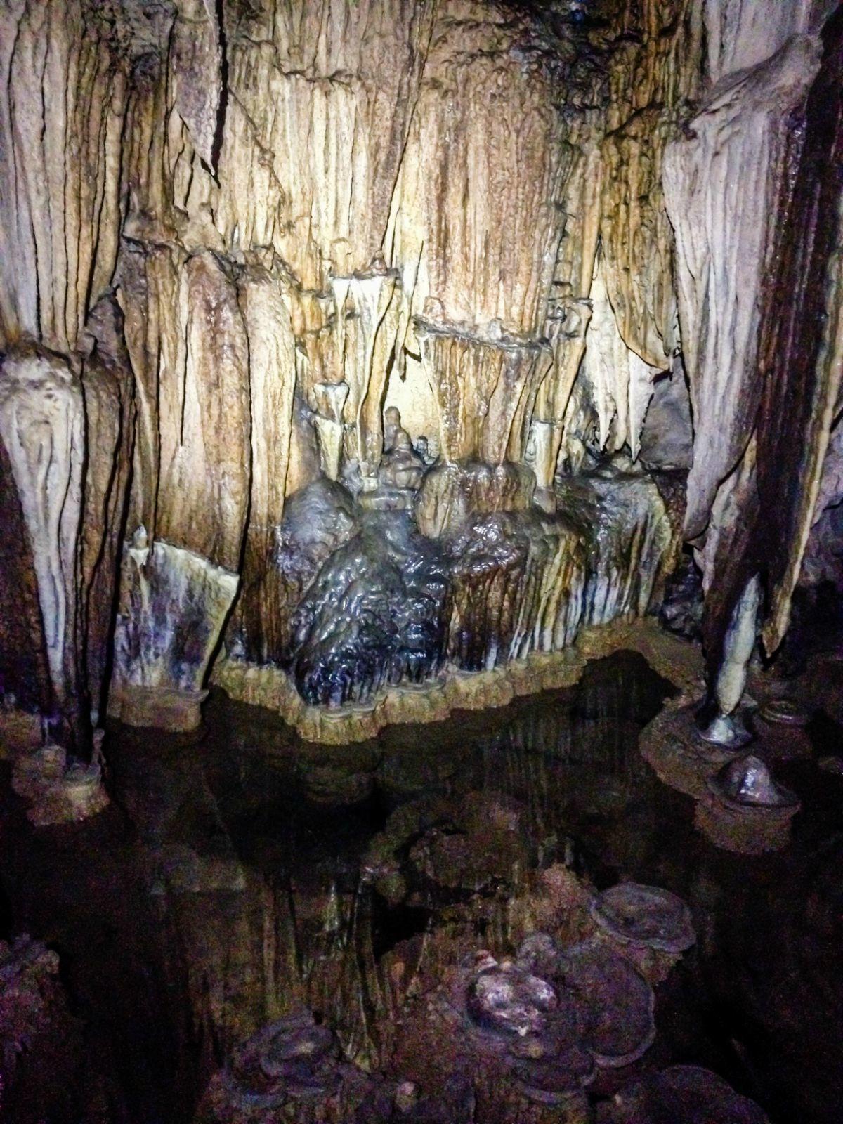 金狮洞是茂兰地区洞内景观最漂亮的溶洞,出于保护前几年一直封闭,禁止