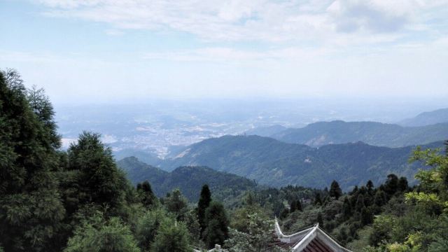 1分 (8条点评) 2 芙蓉峰在南岳大庙后,峰峦俊秀,远处眺望,宛如芙蓉,峰