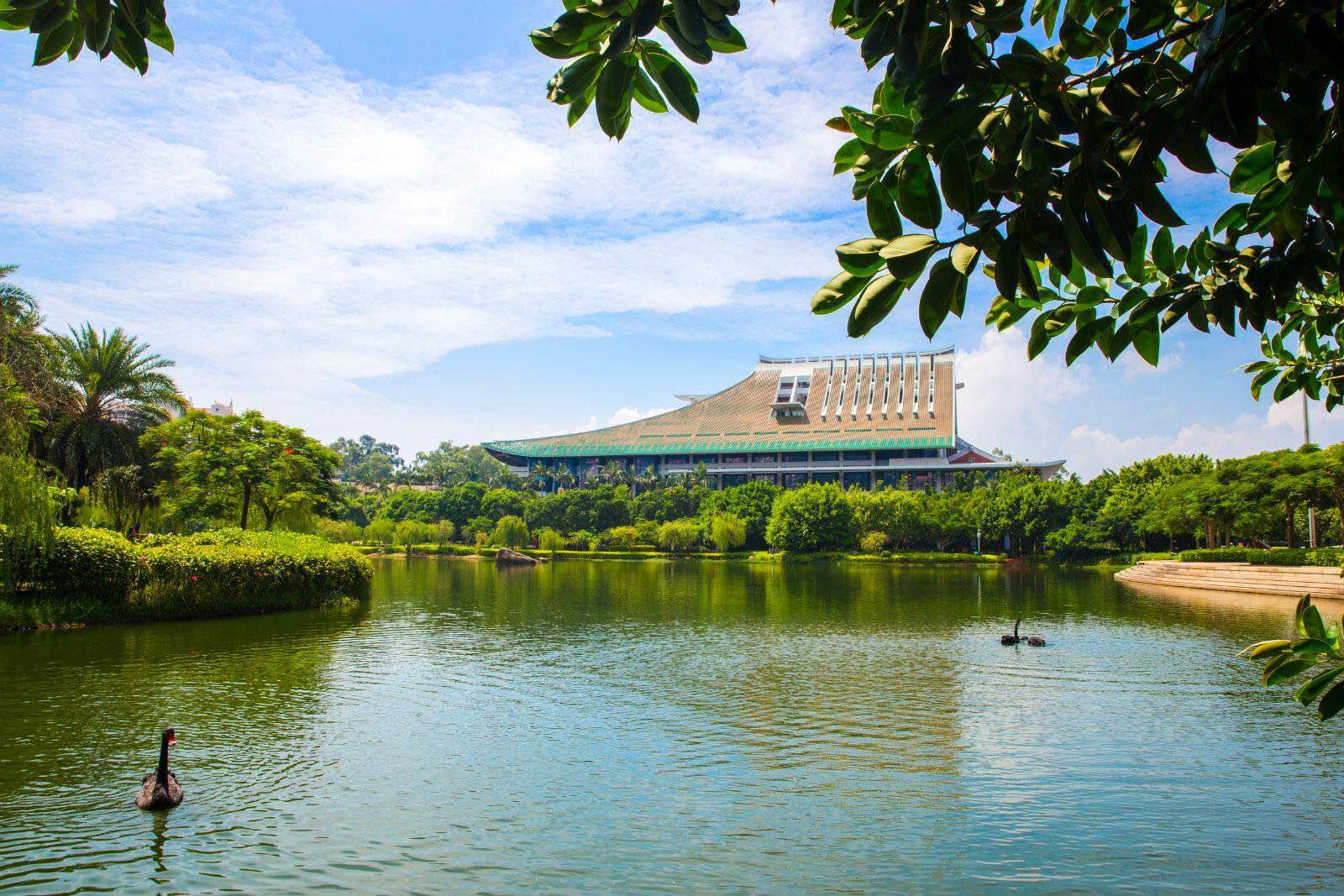 在湖心岛远眺科学艺术中心 厦门大学