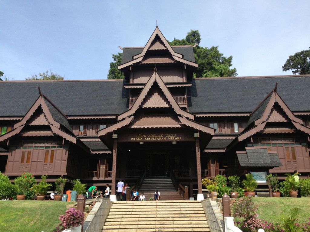 英雄广场                                 海上清真寺