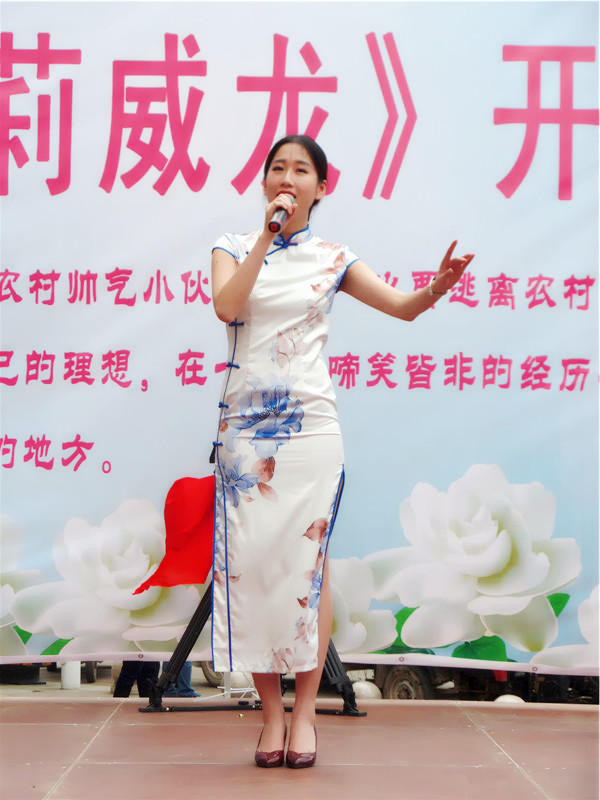 台湾歌手邓琪图片