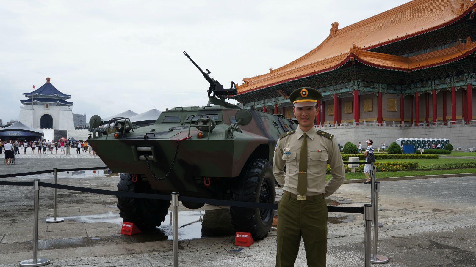 正好在自由广场看到第一次的国军与民众互动展示,展出了各类军车和