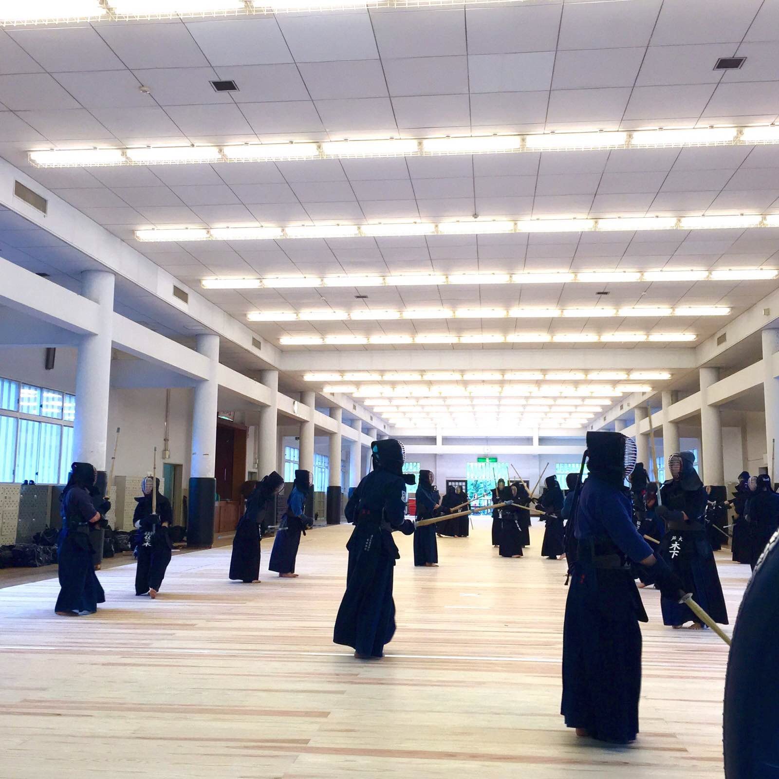 天守阁外就是一个剑道场 循着咦哈的声音就找过去了. 大阪城天守阁