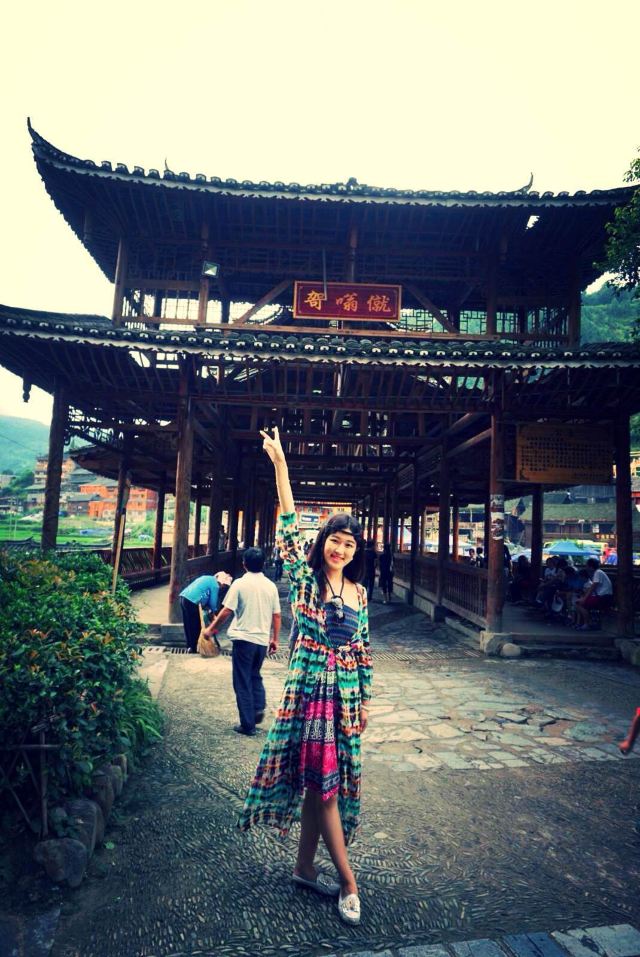 这三个字是仅存的苗文,根本不知道什么意思了,苗族的文字已经失传