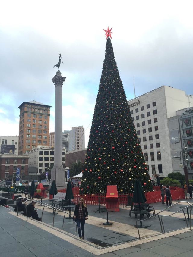 street),邮政街(post street)和市德顿街(stockton street)环绕,也