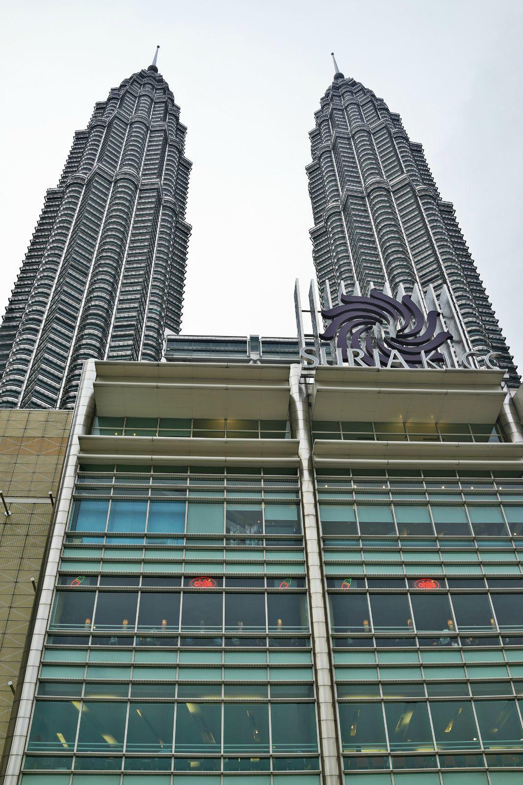 师cesarpelli设计建造的双子塔,又叫国油双峰塔,不论你在吉隆坡的哪一