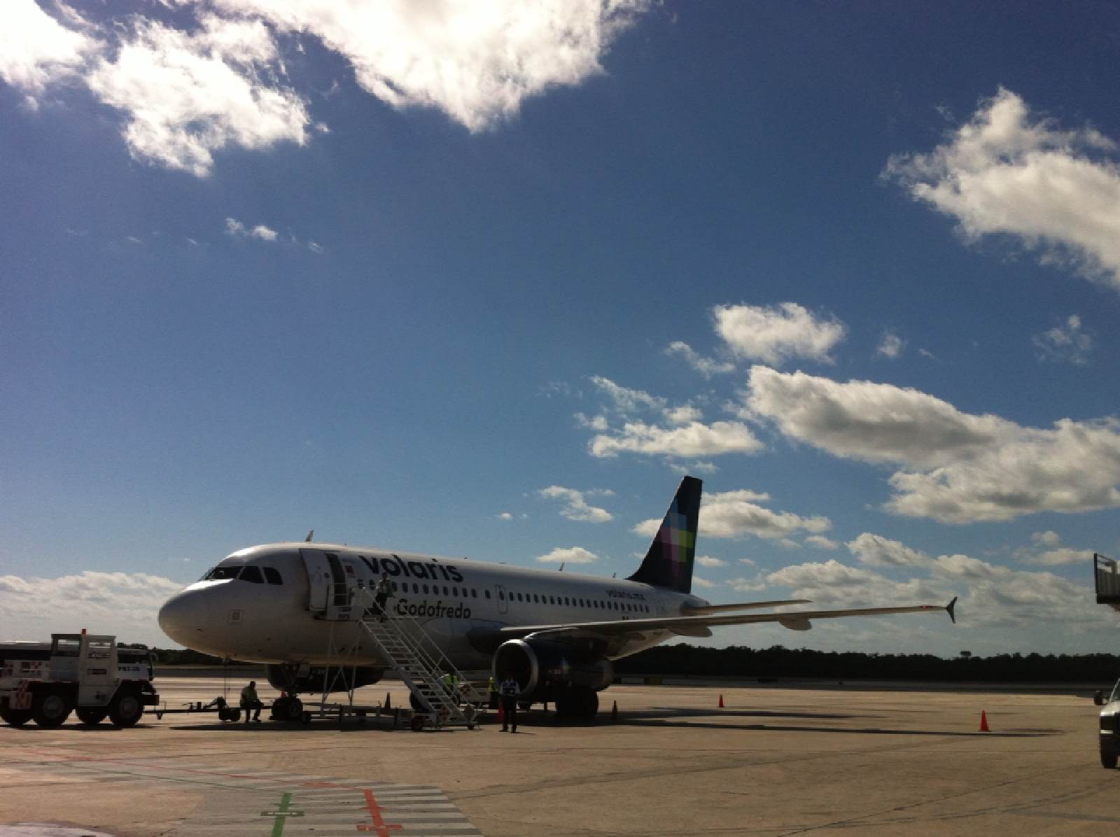 一到坎昆 热带气息扑面 机场小而清爽 一看便是典型旅游城市 进门便见