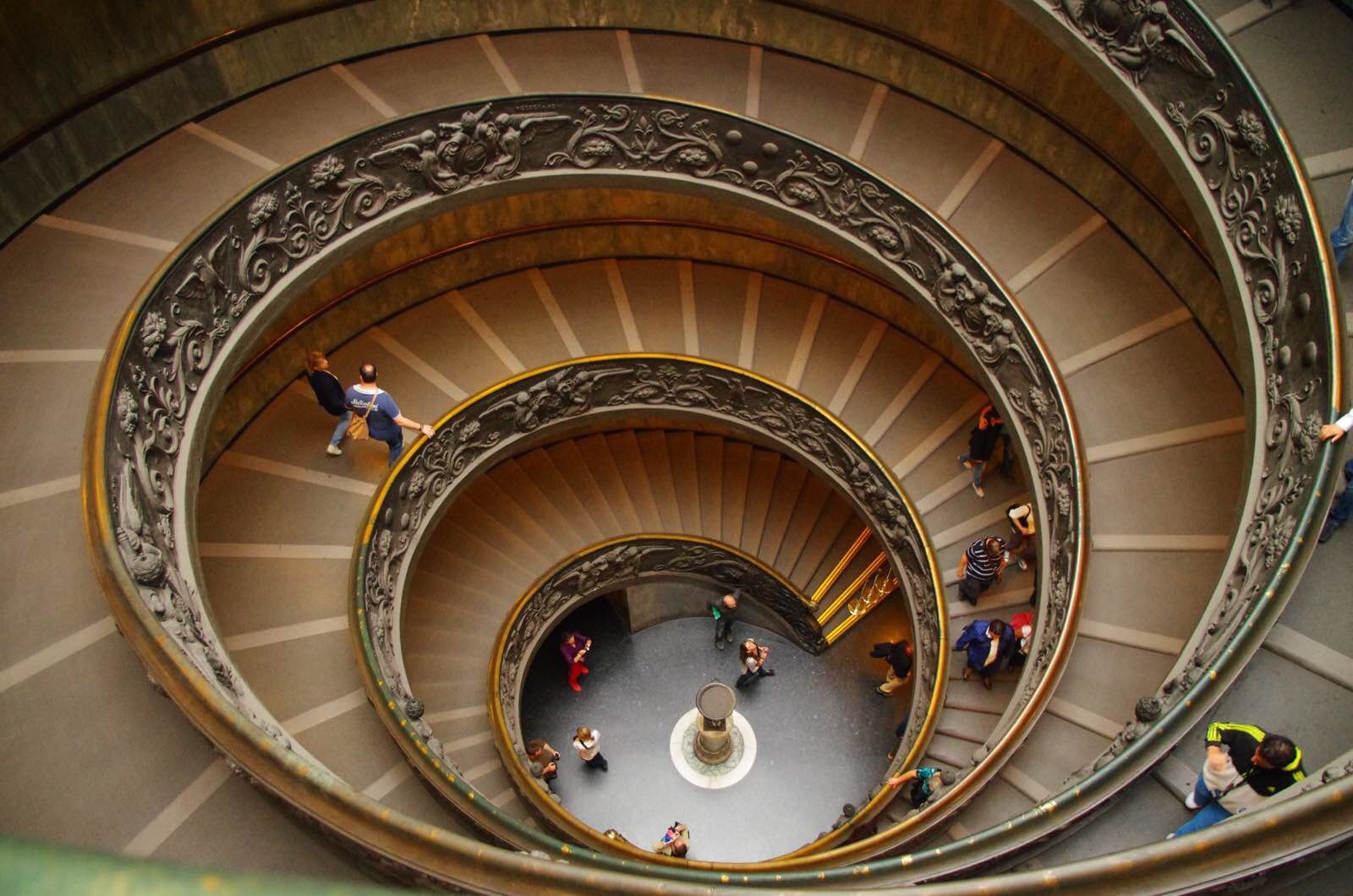 楼梯必须要上三步吗 CggYslbKNtGAE0I5AANlkuhNufc759.jpg