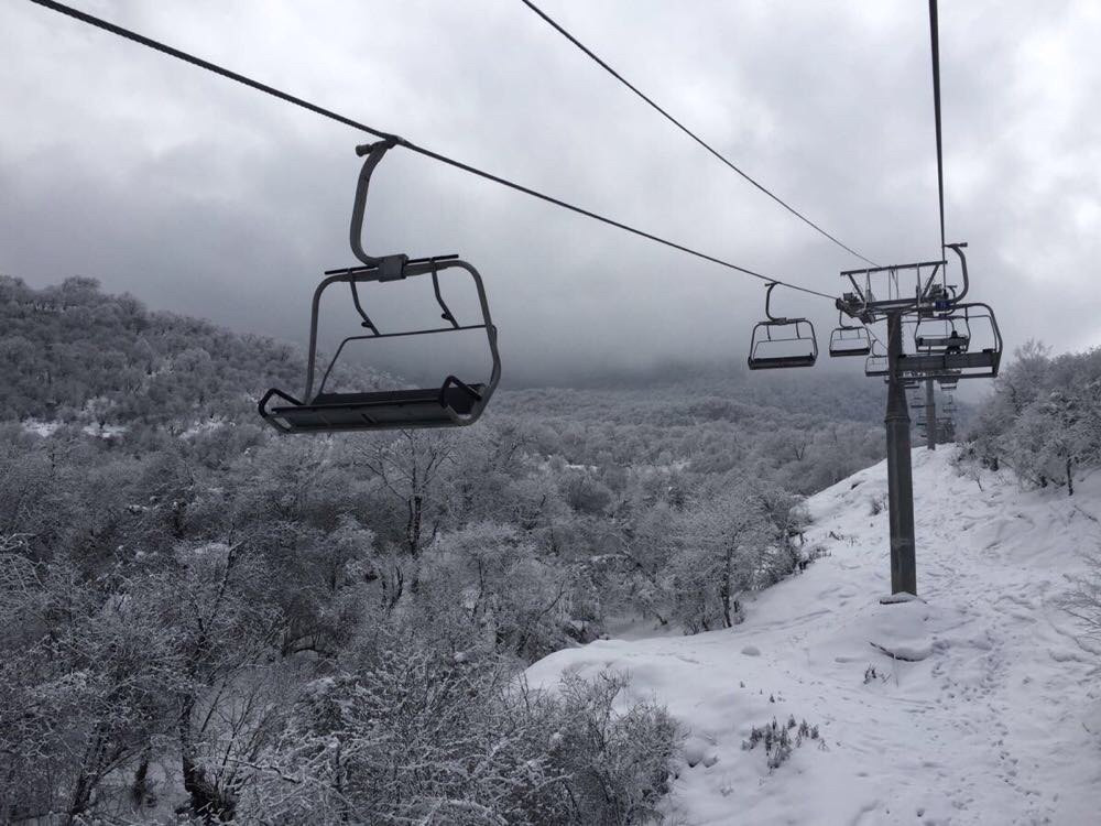 太子岭滑雪场索道图片