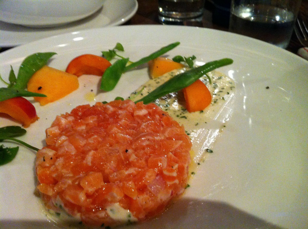         我的前菜 salmon tartar