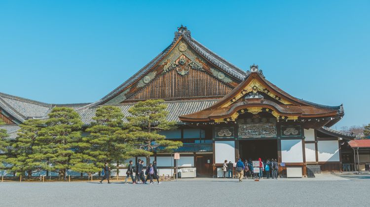 日本大阪 京都6日自由行 5钻 专车专导 5星酒店 3晚京都 2晚大阪双古都巡游 四季皆美清水寺 金银阁寺 奈良冰室神社岚山竹林 千本鸟居含机场接送 关西3日中文司兼导包车游