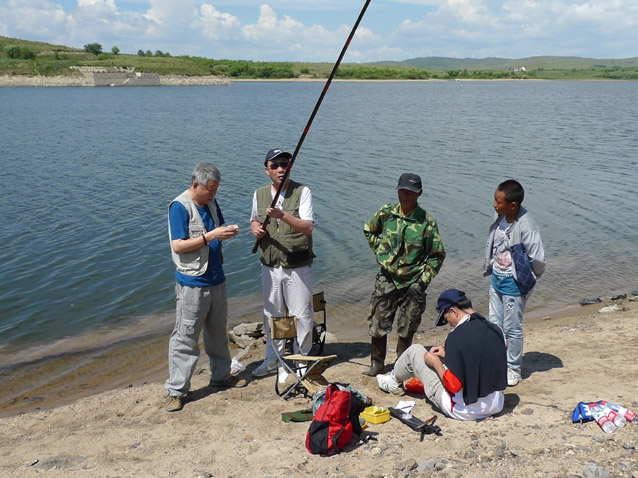 多伦湖避暑钓鱼去