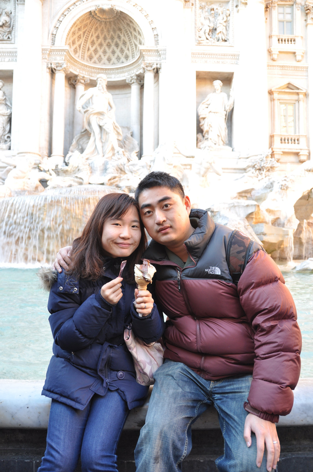 特莱维喷泉(trevi fountain,别称"少女喷泉,但它最著名的名字还是"