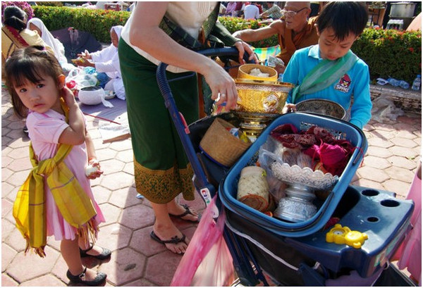 老挝地图_老挝人均收入
