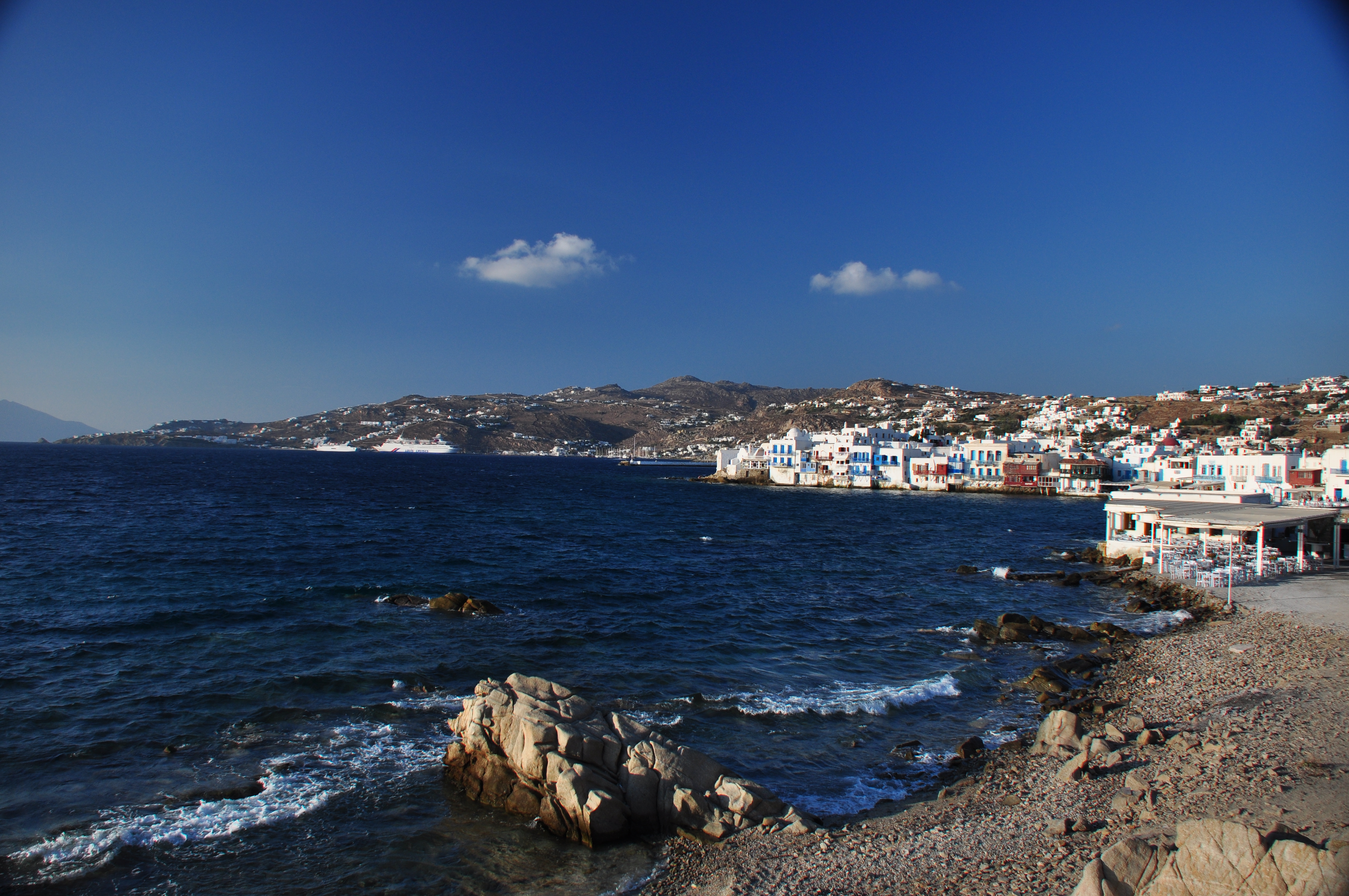 风车下面拍的风景 米克诺斯岛
