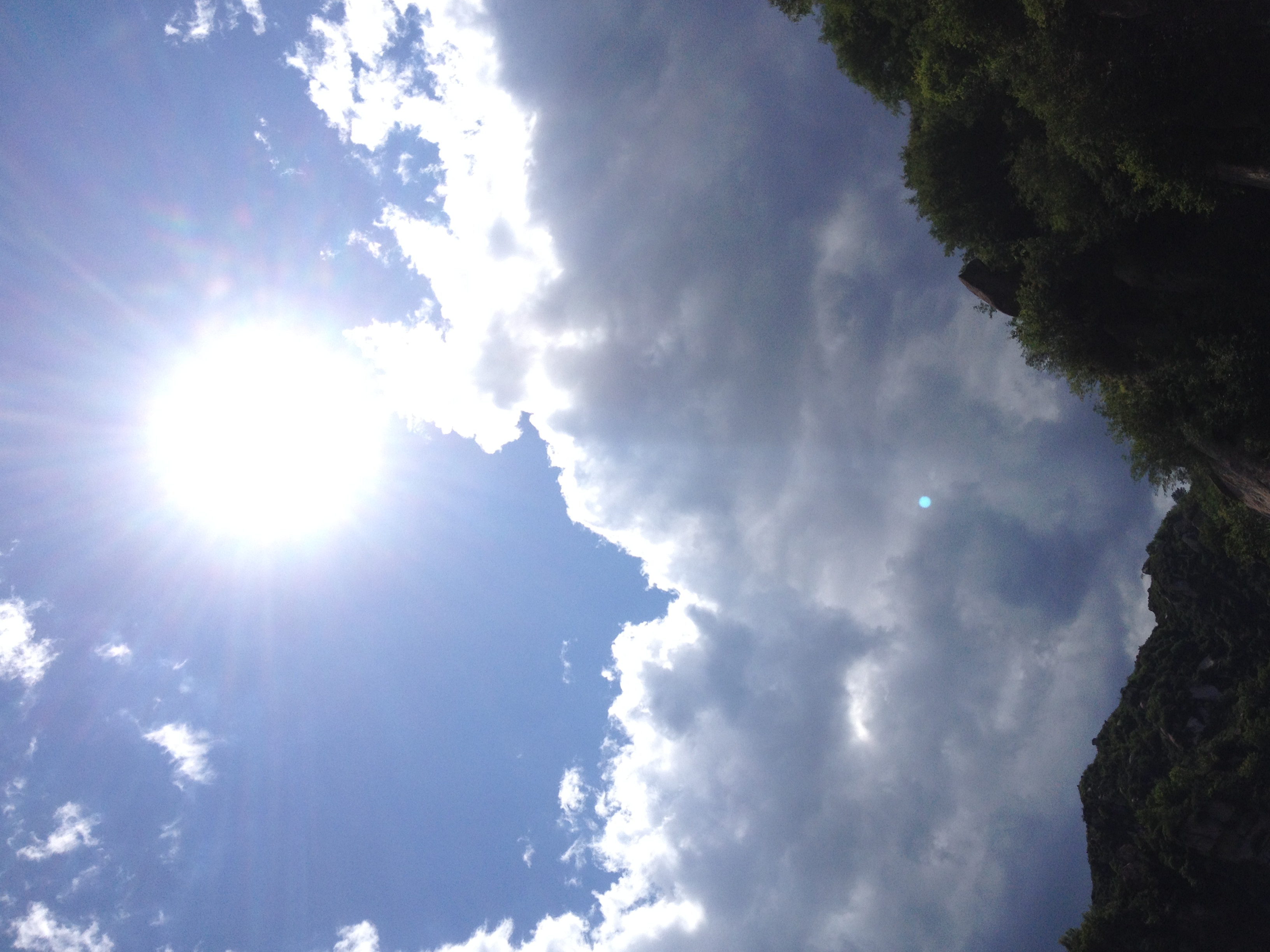 刺眼的太阳 十瀑峡