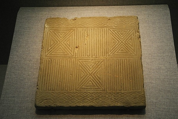 东汉灵台出土地砖