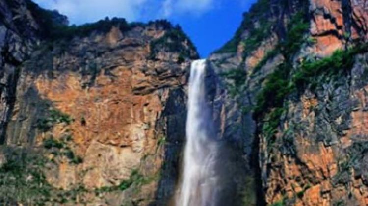 晚上的云台山 beeb7ab81ac94b8c8c3c1d77b945cfb7_D_750_420.jpg