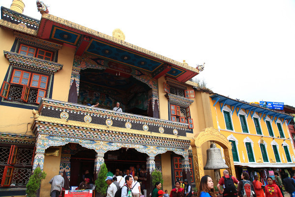 路向西 一个男人和五个女人从拉萨到尼泊尔加