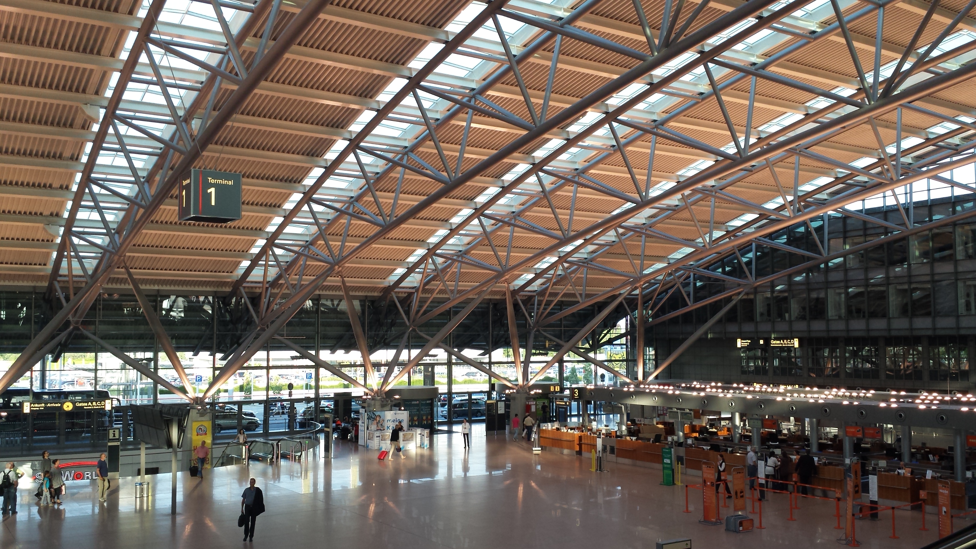 汉堡机场不是很大,两个terminal,都是一眼就望到头了 阿尔斯特湖