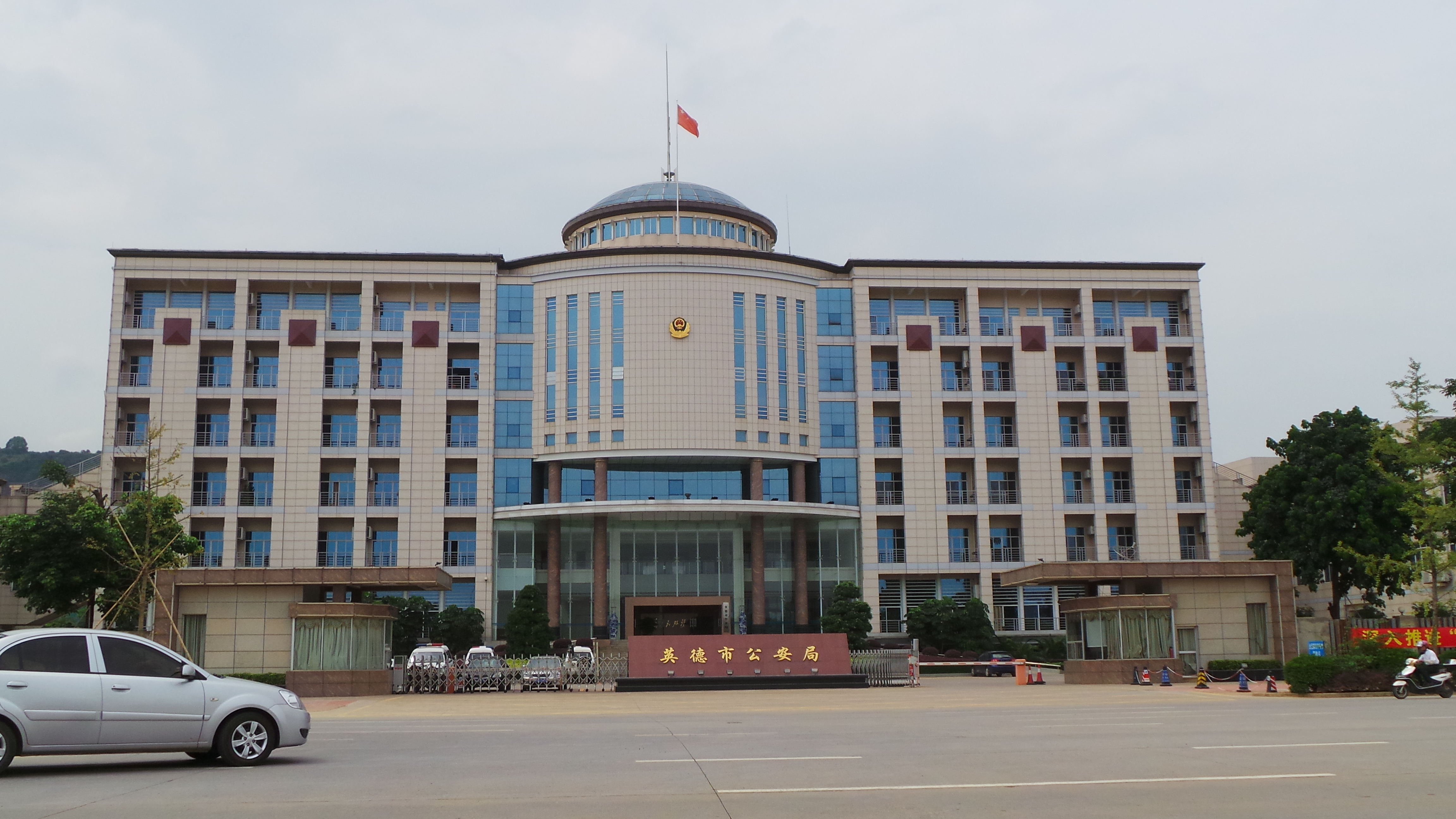 位于市区西北端的月桂湖,应该是英德市区里最美丽的地方了.