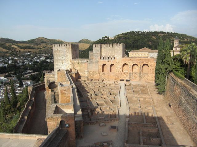 西班牙格拉纳达阿尔卡萨瓦要塞,是守卫阿拉伯皇宫的军事堡垒.