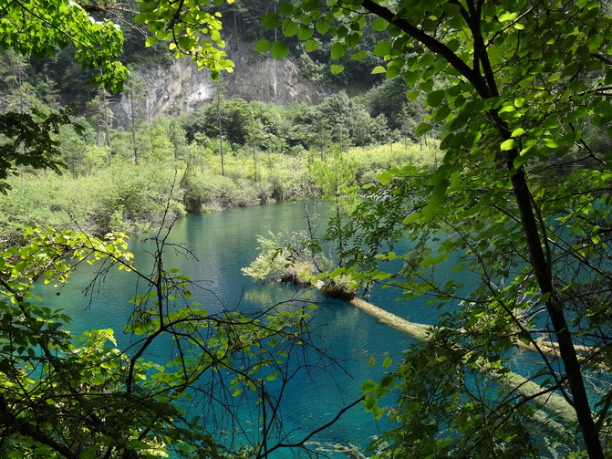 涓涓细流的意思 fe2dbdbb5f694e83a724b650e263152a_C_671_10000_Q90.jpg