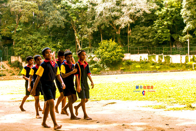 ▁ 无意中走到trinity college的足球场,正巧碰到一群男孩上体育课