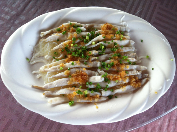 白灼沙虫,看上去好清爽,脆脆的味道不错,想象得出它活的时候是下面