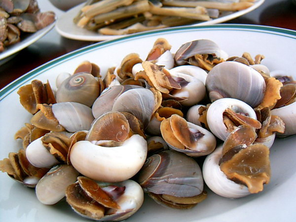 蒸炒海荸荠,蘸醋酱吃.