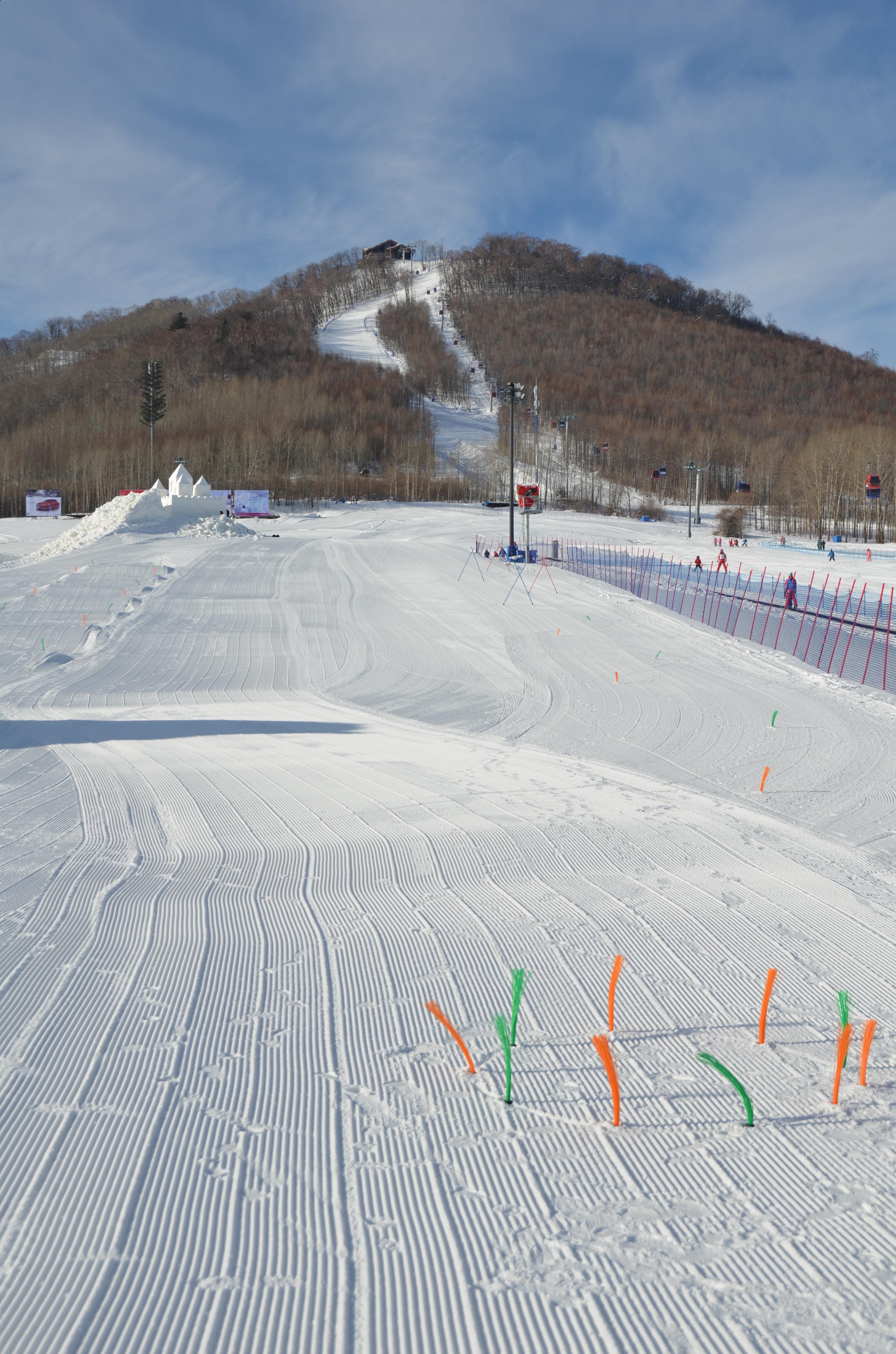 长白山万达滑雪场雪道图片