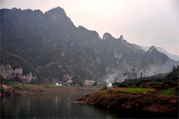 茶峒即湖南省湘西州花垣縣邊城鎮,原名茶峒,地處湘黔渝三省交界處,